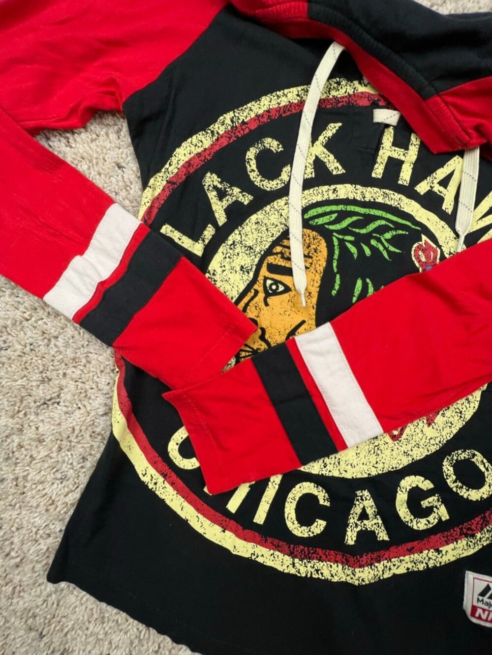 Chicago Blackhawks Majestic T-shirt Medium NHL Women’s Red Black w Logo L/S - Picture 9 of 10